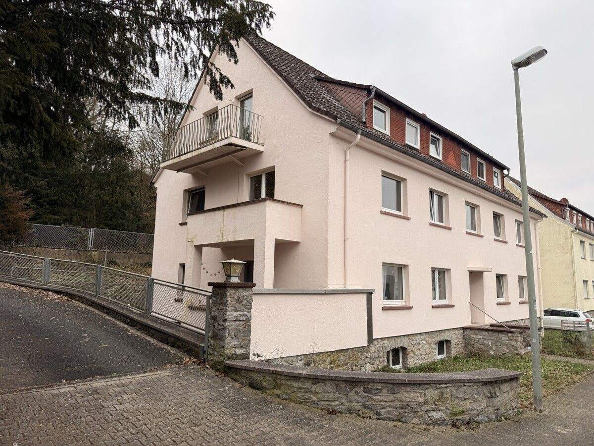 Immobilie in Weilburg - Mehrfamilienhaus mit 6 WE in ruhiger Lage - teilsaniert mit hohem Mietpotenzial - Bild 0