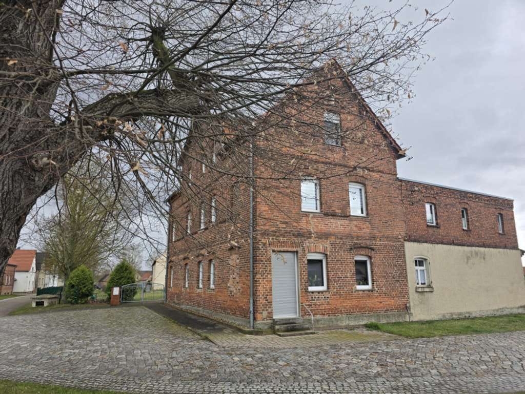 Immobilie in Bitterfeld-Wolfen - Großes Wohnhaus mit viel Potenzial! - Bild 1