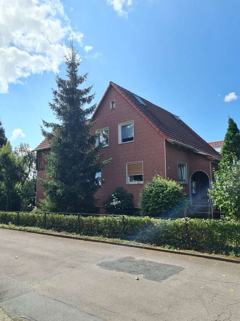 Immobilie in Bad Salzdetfurth - Zweifamilienhaus ab Juni zum Einzug frei in Groß Düngen - Bild 0