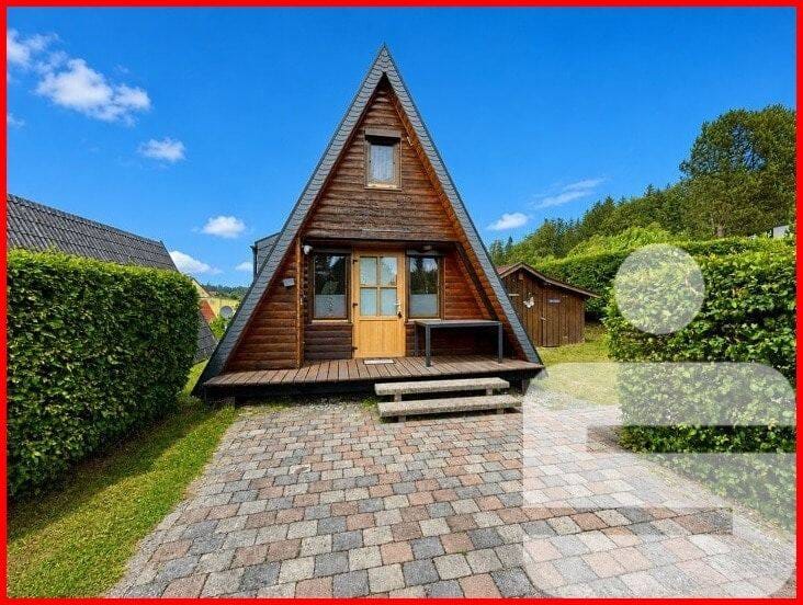 Immobilie in Waldkirchen - Charmantes Nurdachhaus am Erlauzwieselersee in 94065 Waldkirchen - Bild 0