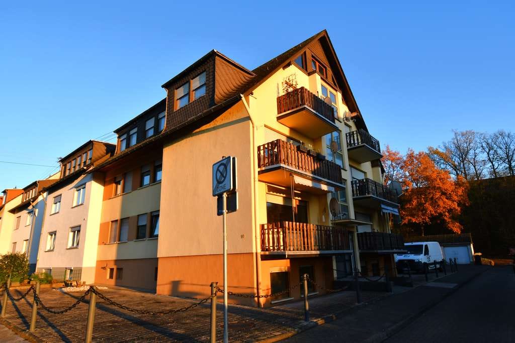 Immobilie in Sankt Sebastian - Attraktives Mehrfamilienhaus mit 8 Wohneinheiten & 8 Garagen - großes Entwicklungspotenzial - Bild 1