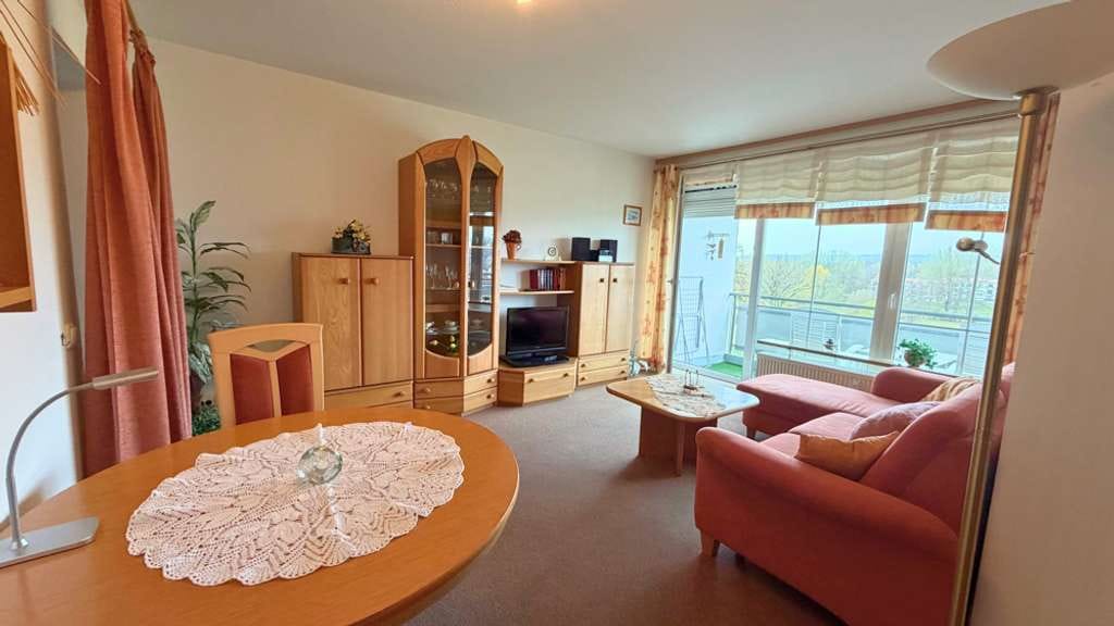 Immobilie in Bad Rodach - Gemütliche 2,5-Zimmer-Wohnung mit Balkon und Weitblick - Bild 0