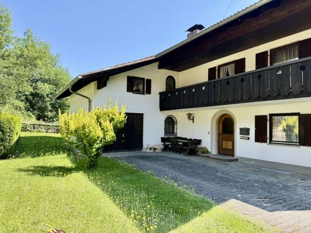 Immobilie in Schwaigen - Schwaigen/Grafenaschau: Mehrfamilienhaus plus weiterer Bauplatz in traumhafter Lage - Bild 0
