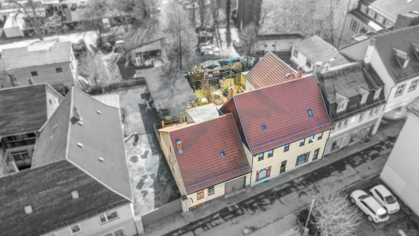 Immobilie in Saalfeld/Saale - Familientraum im Zentrum! Stadthaus in Saalfeld mit Garten, Garage & Ausbaureserve - Bild 0