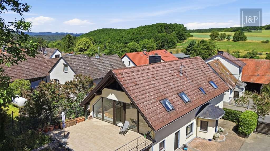 Immobilie in Wehrheim - Freistehendes Einfamilienhaus mit traumhaftem Wohnzimmer, Garten & Ausbaureserve - Bild 3