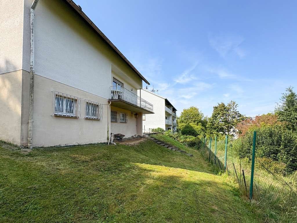 Immobilie in Hamm (Sieg) - Zweifamilienhaus, teilvermietet, Wohnung im OG in Renovierung. Zentrale Lage Hamm/Sieg - Bild 4