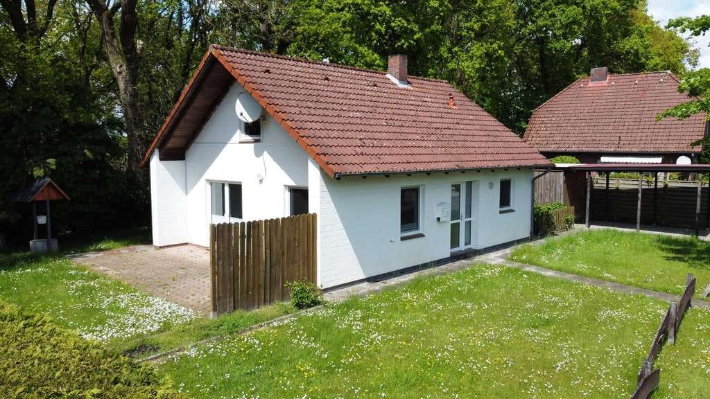 Immobilie in Friedeburg - Gemütliches Zuhause mit Ausbaureserve – Ideal für Senioren, Singles oder Paare - Bild 1