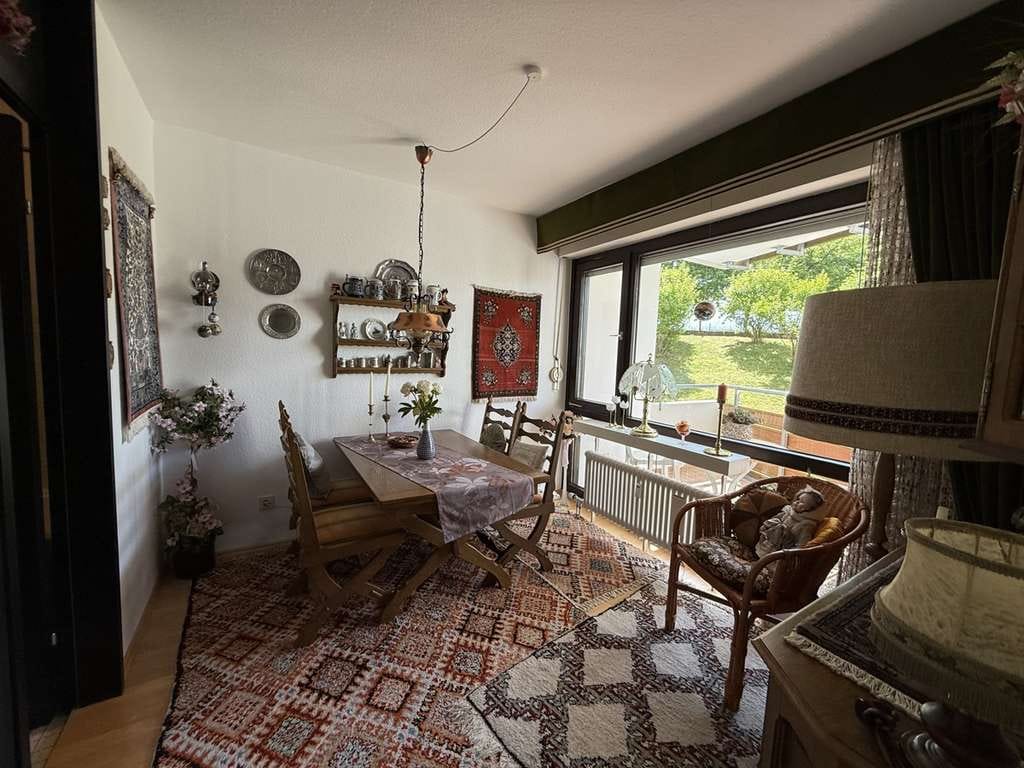 Immobilie in Dobel - Charmante Hochparterre-Wohnung mit Balkon, Gemeinschaftspool & Sauna - Bild 1