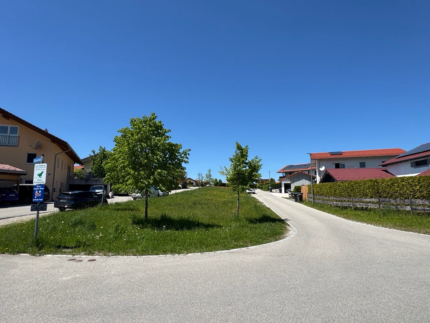 Immobilie in Inzell - Ruhig und sonniges, vermietetes Zweifamilienhaus (Fertighaus) mit Doppelgarage und Carport - Bild 2