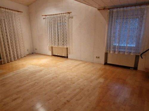Immobilie in Arnstein - Großzügiges Einfamilienhaus mit Einliegerwohnung in 97450 Arnstein (ID 10527) - Bild 3