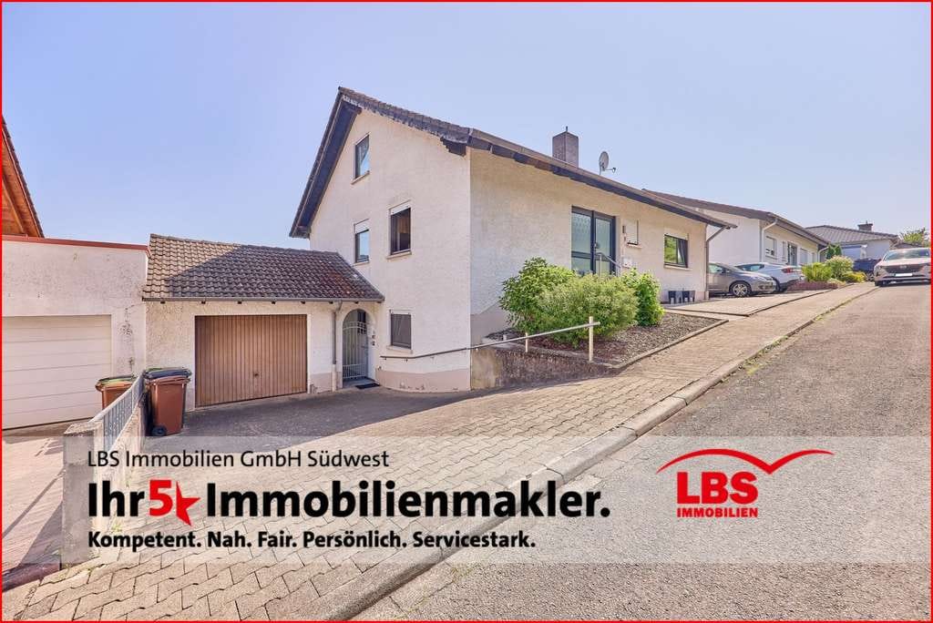 Immobilie in Alsenz - Zweifamilienhaus in ruhiger Lage mit Garage und Terrasse - Bild 1