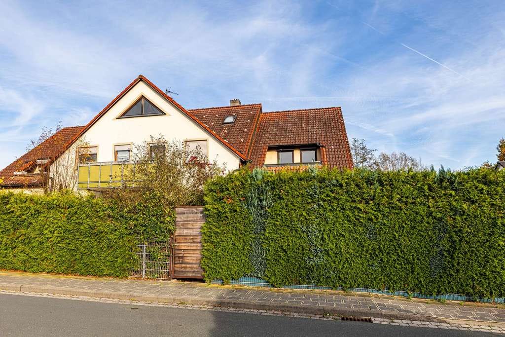 Immobilie in Ammerndorf - HEGERICH: Maisonette mit Charakter: Platz, Licht & Lifestyle in Ammerndorf - Bild 1