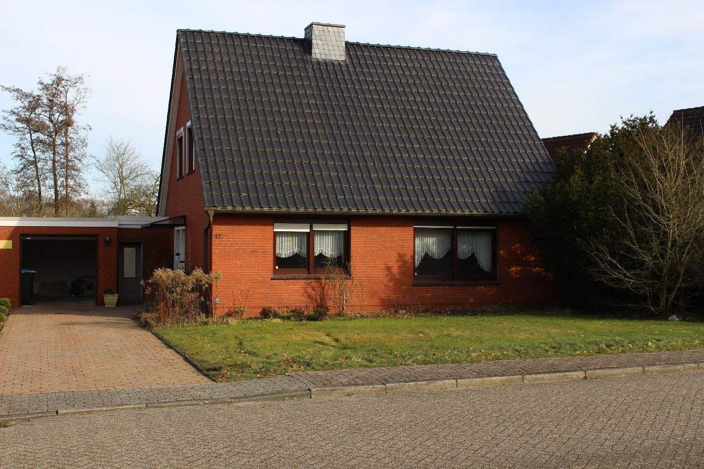 Immobilie in Moormerland - Freistehendes Einfamilienhaus mit 6 Zimmern und großem Grundstück in 26802 Moormerland - Warsingsfehn - Bild 0