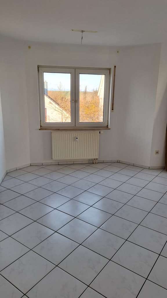 Immobilie in Sulzfeld - Gepflegte 3-Zimmer-DG-Wohnung mit Balkon in Sulzfeld – ideal für Kapitalanleger und Eigennutzer - Bild 3