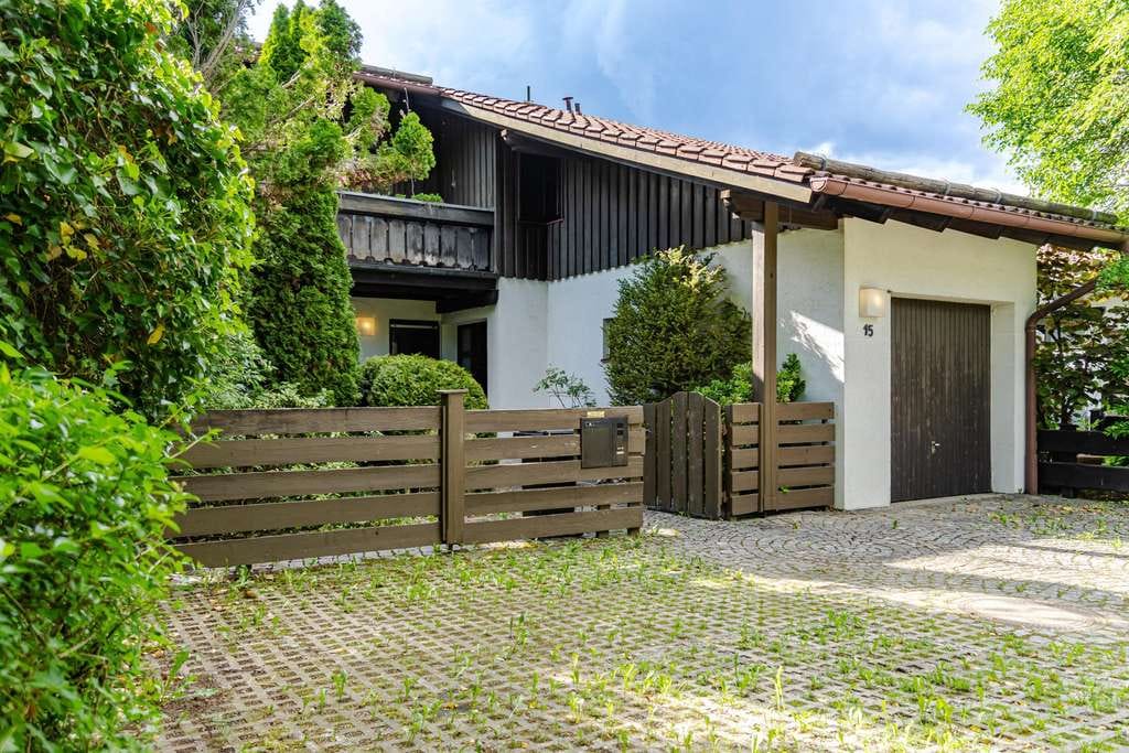 Immobilie in Oberhaching - Familienidyll in Oberhaching – Reiheneckhaus mit traumhaftem Südwest-Garten - Bild 2