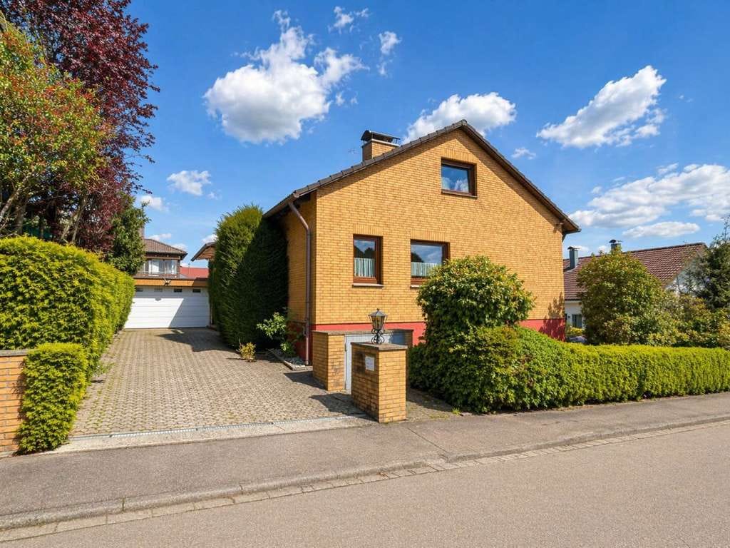 Immobilie in Altenriet - Freistehendes Haus mit Einliegerwohnung in Altenriet – ruhig gelegen &amp; vielseitig - Bild 0