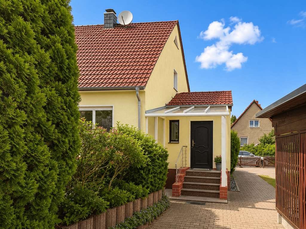 Immobilie in Kleinmachnow - Gepflegte familienfreundliche Doppelhaushälfte in Kleinmachnow - Bild 1