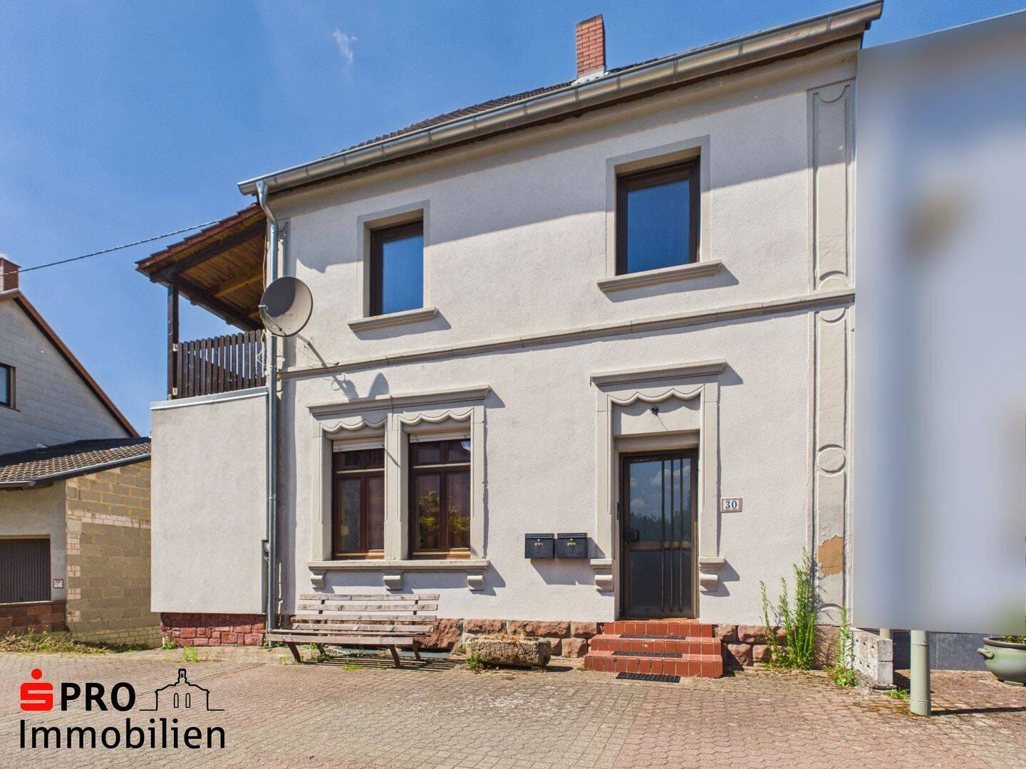 Immobilie in Heusweiler - Zweifamilienhaus in ruhiger Lage von Heusweiler ! - Bild 0