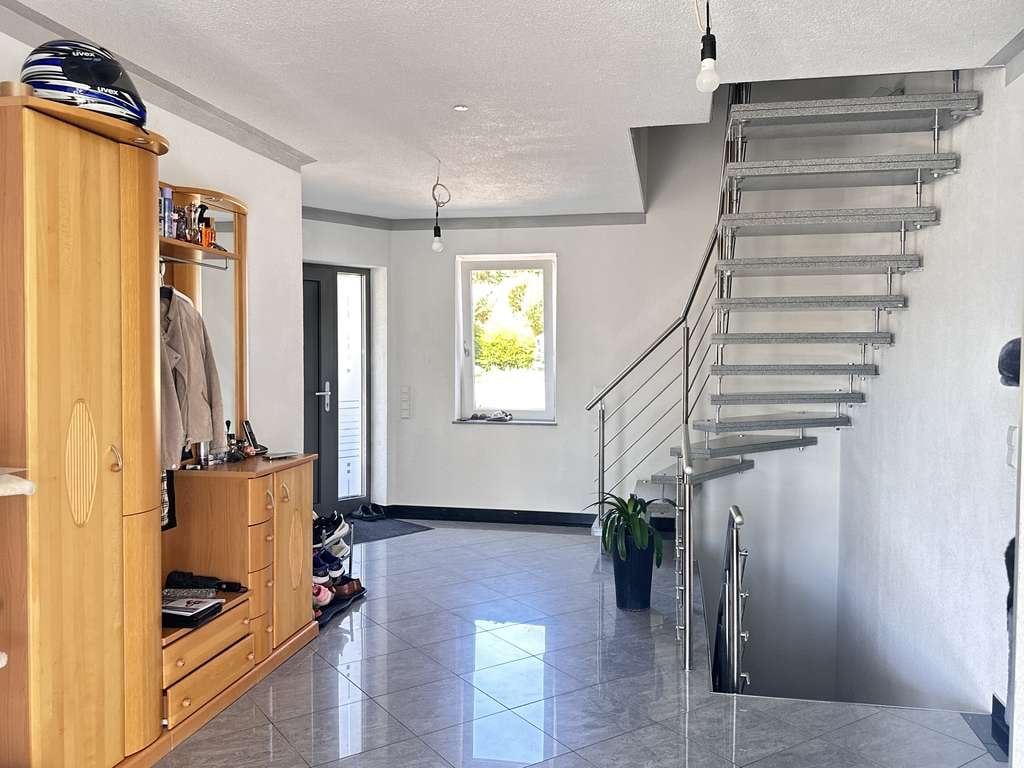 Immobilie in Grafenau - +++EINFAM.- HAUS MIT EINLIEGERWOHNUNG+++TOP ARCHITEKTUR + AUFTEILUNG + AUSSTATTUNG+++FREI+++ETC.+++ - Bild 1