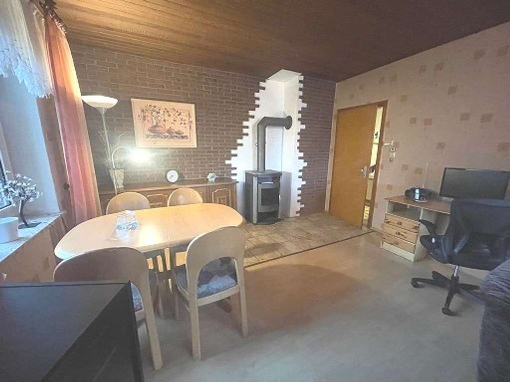 Immobilie in Moormerland - Großzügiges Zweifamilienhaus mit Ausbaureserven in Moormerland-Neermoor - Bild 1