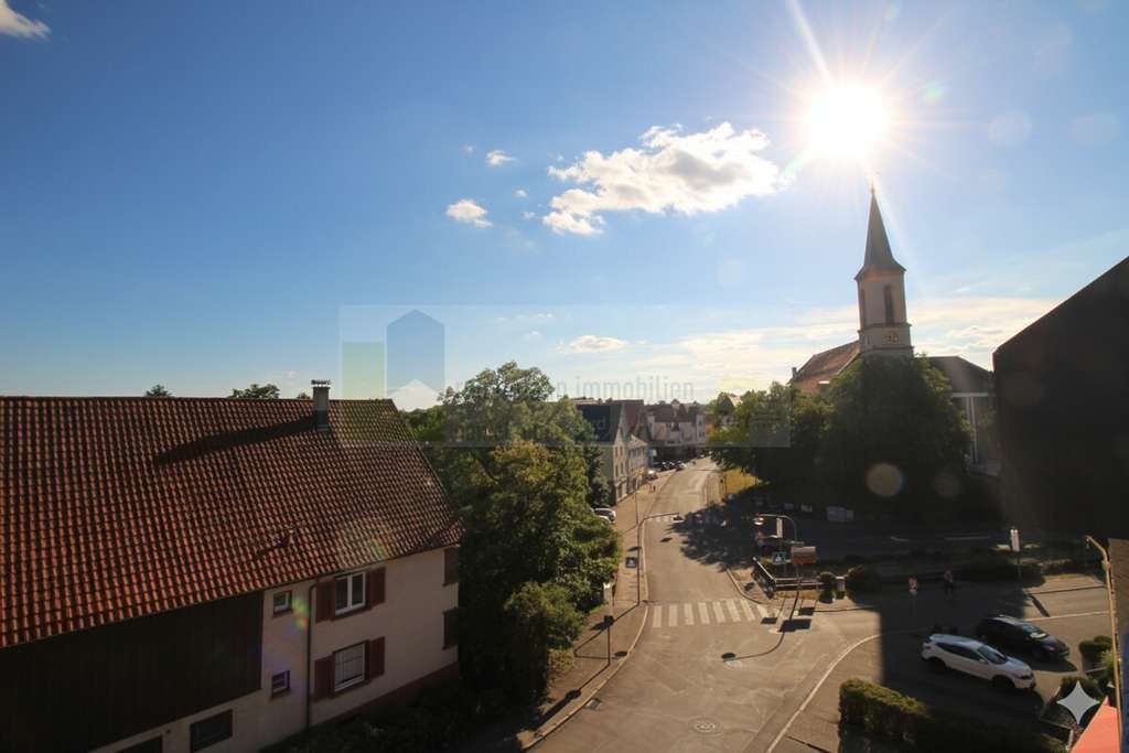 Immobilie in Bad Dürrheim - Zentral wohnen mit Weitblick: Helle 2-Zimmer-Dachgeschosswohnung mit Dachterrasse/Loggia im Herzen v - Bild 1