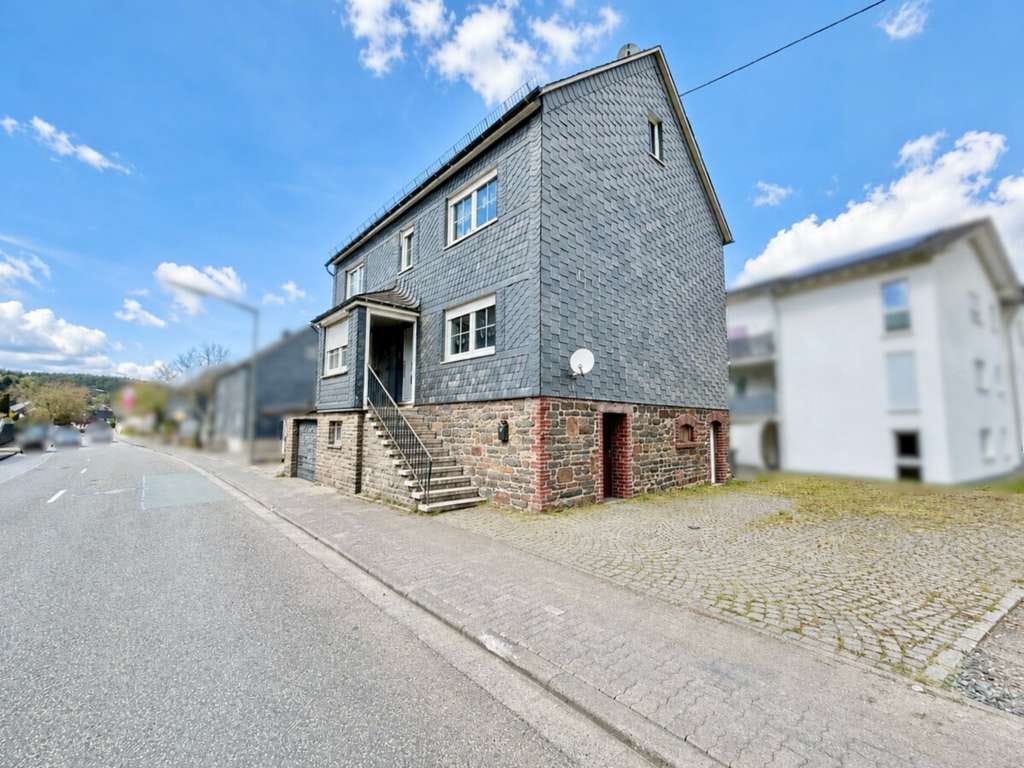 Immobilie in Daaden - **Attraktive Kapitalanlage: Zweiparteienhaus in zentraler Lage von Daaden** - Bild 1
