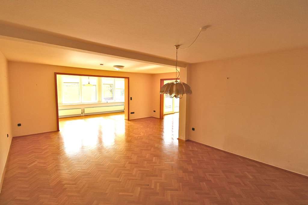 Immobilie in Bäk - Ihr neuer Ausblick? Historisches Einfamilienhaus mit Doppelgarage, angrenzendem Bachlauf und Weitsic - Bild 4