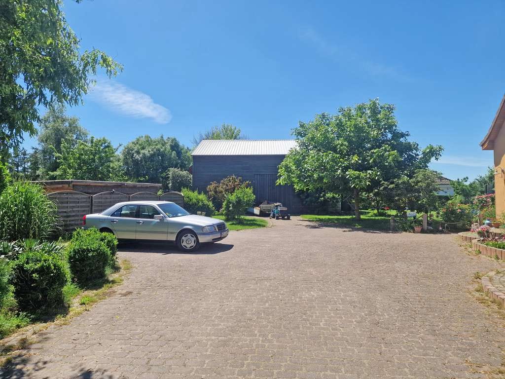 Immobilie in Mölschow - Einfamilienhaus mit Einliegerwohnung und großzügigem Grundstück mit großer Scheune in Mölschow - Bild 2