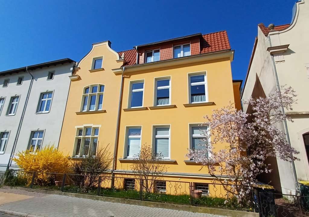 Immobilie in Güstrow - Freigezogenes Mehrfamilienhaus in Güstrow - Bild 1