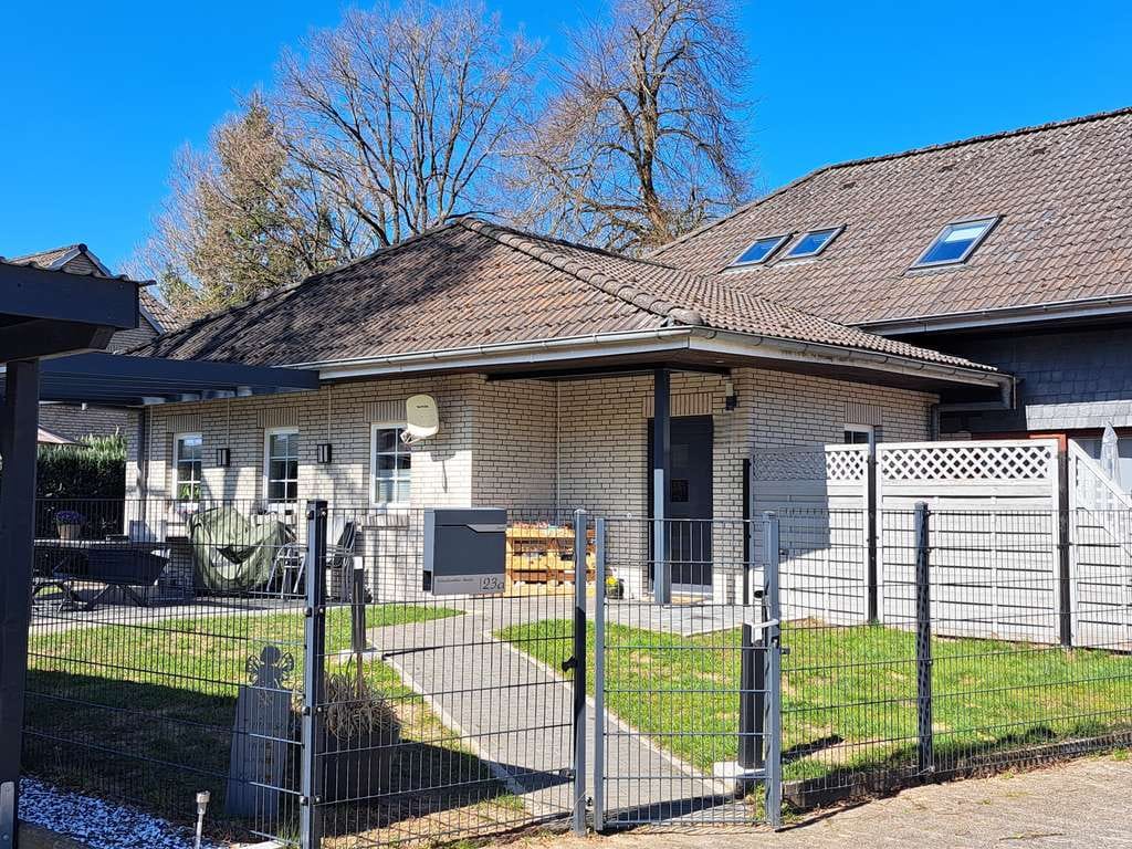 Immobilie in Hohenlockstedt - Bungalow - Erdgeschoss-Hausteil im Zweifamilienhaus - Bild 0