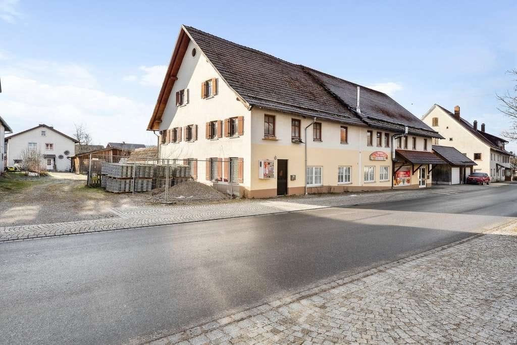 Immobilie in Markt Rettenbach - Eigennutzung und Kapitalanlage kombiniert - Mehrfamilienhaus mit weiterem Ausbaupotenzial rd. 350 m2 - Bild 1