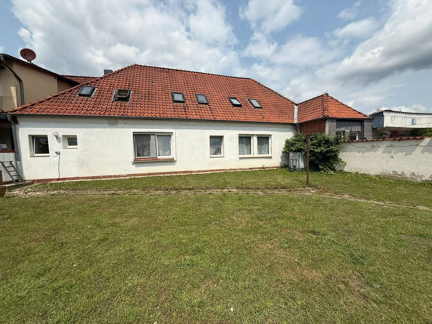 Immobilie in Heemsen - Gepflegtes Mehrfamilienhaus mit 7 Wohneinheiten & optionalem Baugrundstück in Heemsen - Bild 3