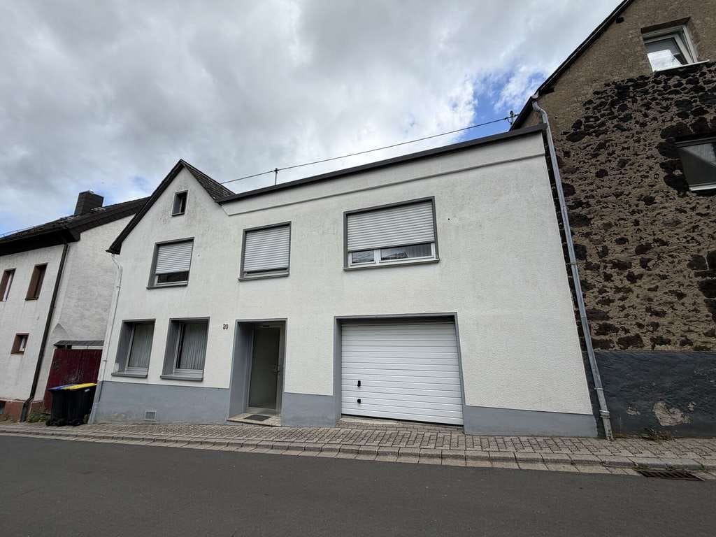 Immobilie in Ochtendung - Charmantes Wohnhaus mit viel Platz und kleinem Garten in zentraler Lage von Ochtendung - Bild 1