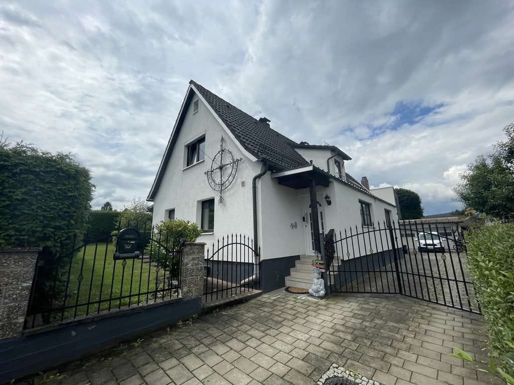 Immobilie in Pleystein - Viel Platz für die ganze Familie – großzügiges Einfamilienhaus mit 8 Zimmern! - Bild 0