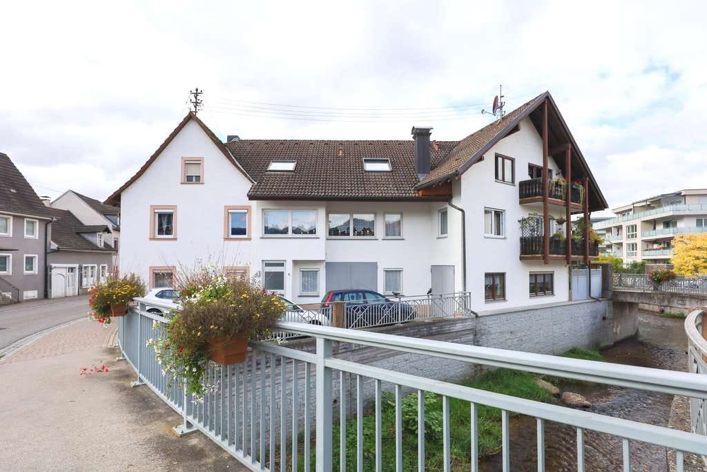 Immobilie in Kandern - Zwei Immobilien zu einem Preis - 1-2 Familienhaus mit angebautem 5-Familienhaus und großem Potenzial - Bild 3