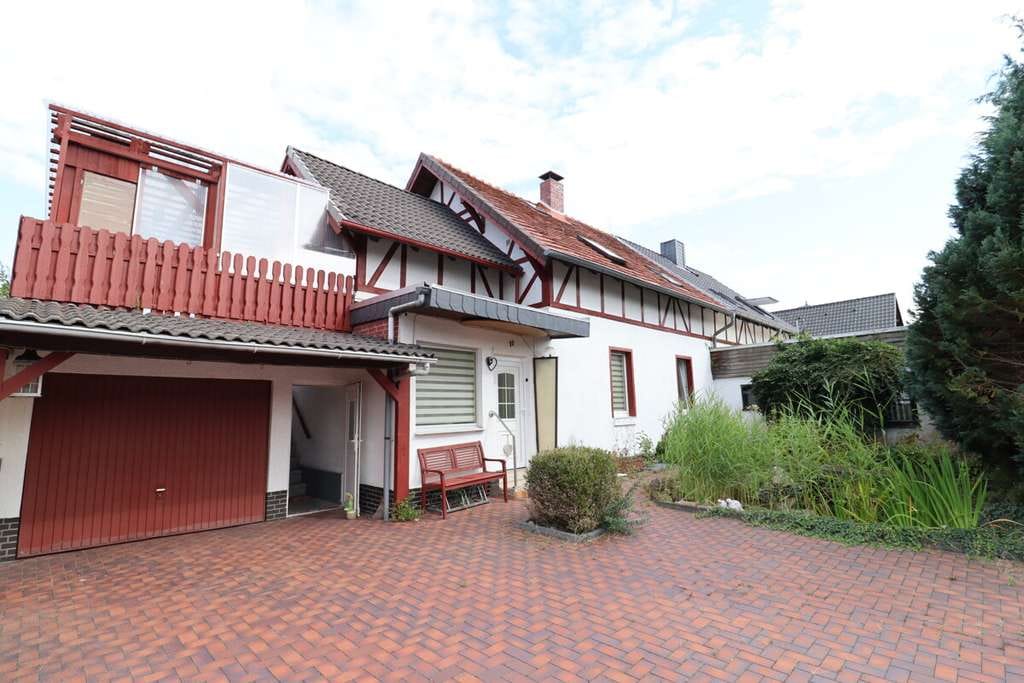 Immobilie in Velpke - Individuelle DHH m. viel Platz ++ 2 Eingänge ++ 2 Badezimmer ++ Garten ++ Garage ++ herrliche Dachte - Bild 3