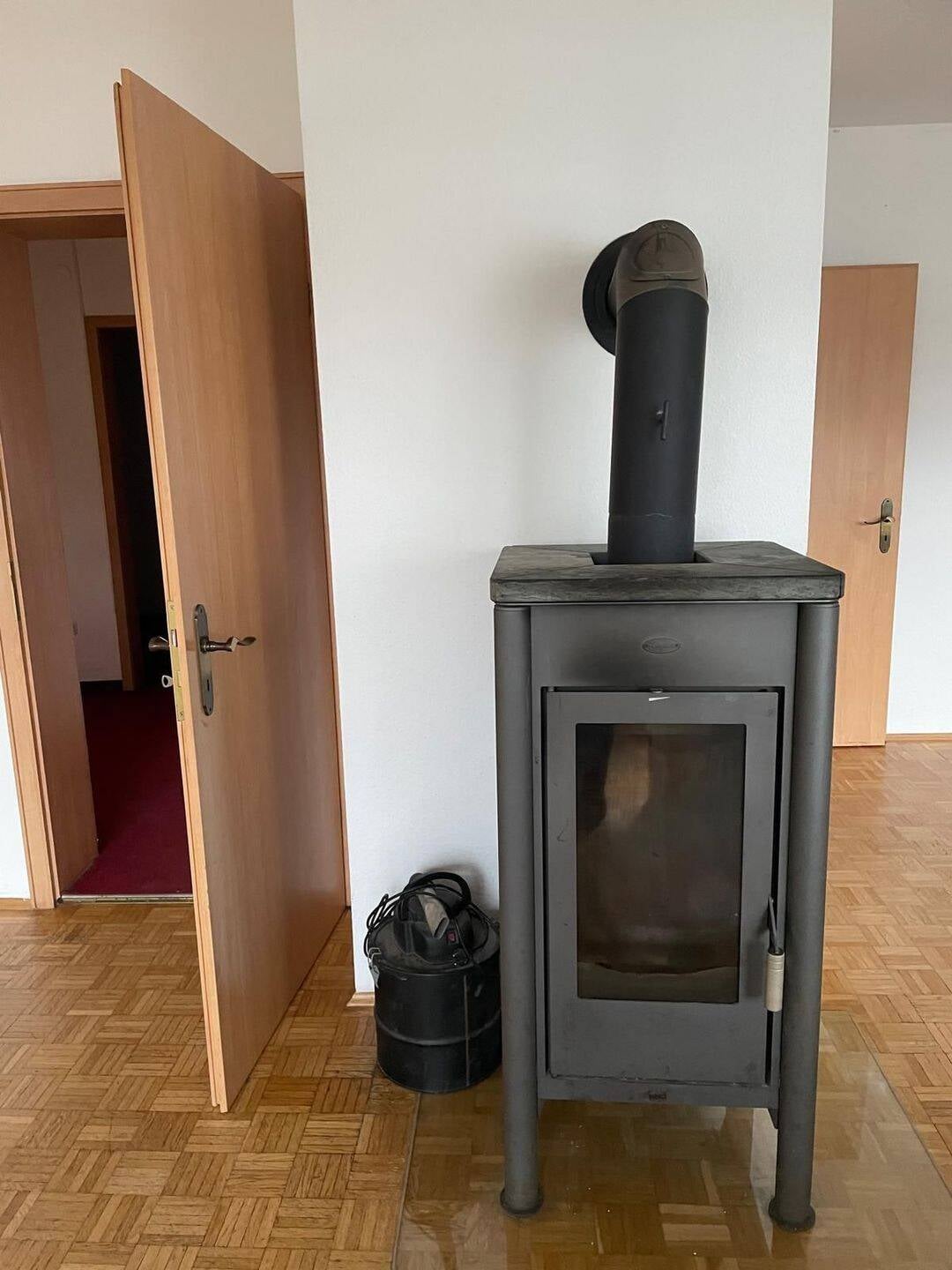 Immobilie in Schwarzenbruck - Geräumiges, lichtdurchflutetes Einfamilienhaus mit Garten und vermieteter Gewerbeeinheit - Bild 4