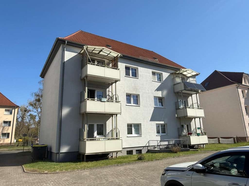 Immobilie in Neustrelitz - HORN IMMOBILIEN++ Neustrelitz, Mehrfamilienhaus mit 6 WE, Balkone, Stellplätze und Keller -vermietet - Bild 1
