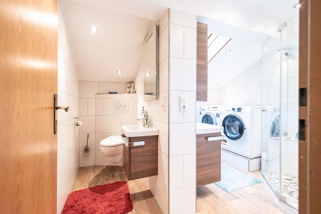 Immobilie in Kolbermoor - Bis zu 5% Rendite |  Dachgeschosswohnung mit Südbalkon und Garten in Kolbermoor - Bild 1