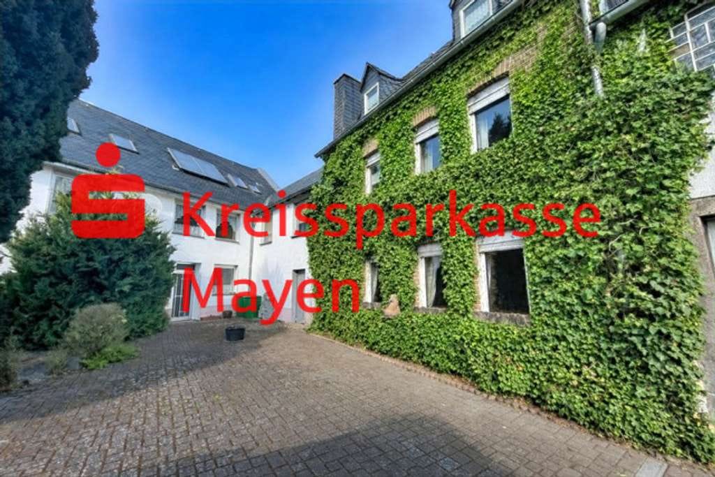 Immobilie in Polch - Charmantes Anwesen mit Entwicklungspotenzial im historischen Ortskern - Bild 0