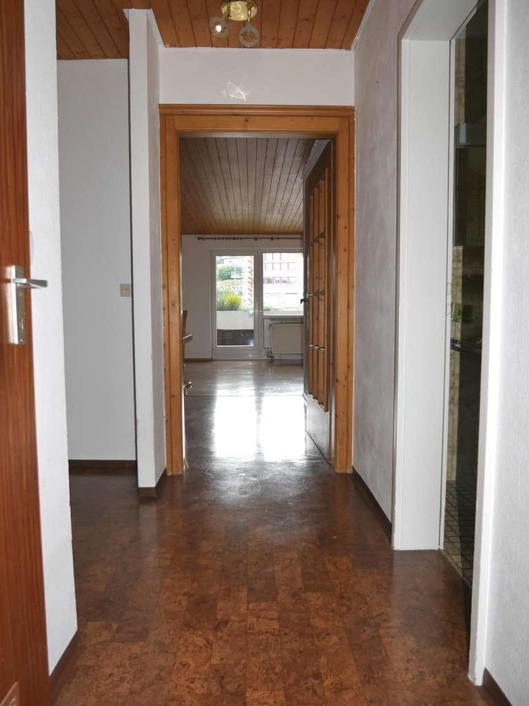 Immobilie in Schönwald im Schwarzwald - Wohnen mit Aussicht: 2,5-Zimmer-Dachgeschosswohnung in 78141 Schönwald! - Bild 2