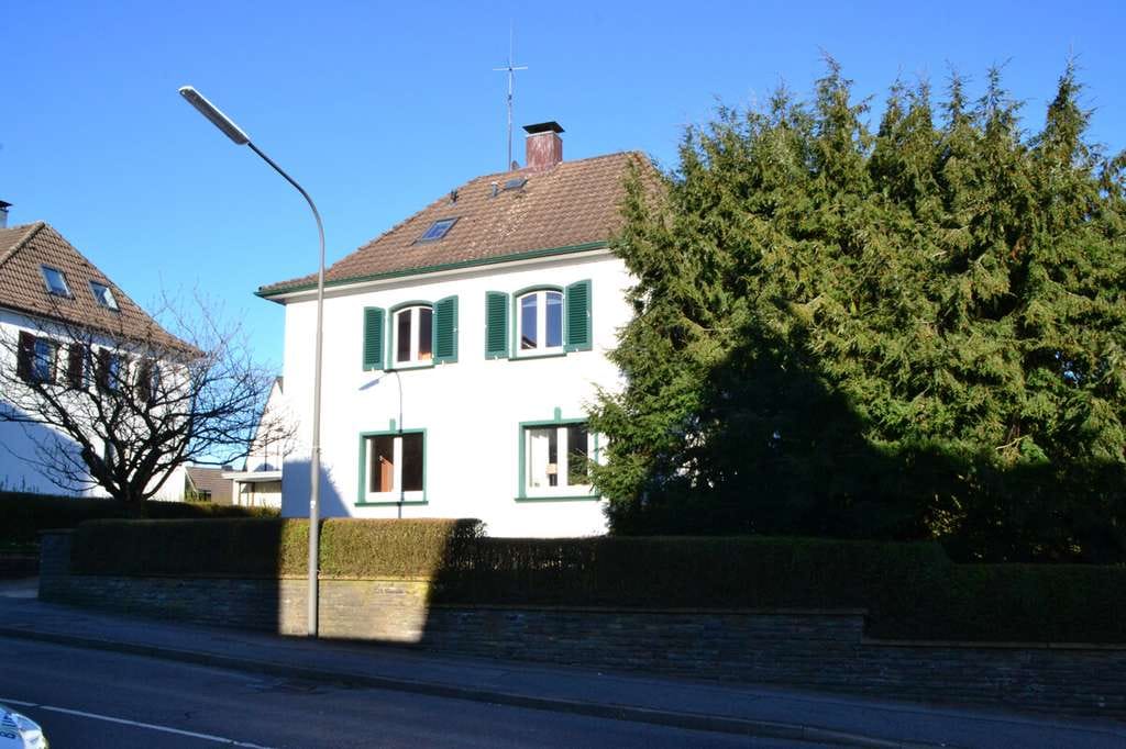 Immobilie in Wermelskirchen - wunderschöne Stadtvilla in zentraler Lage von Wermelskirchen - Bild 2