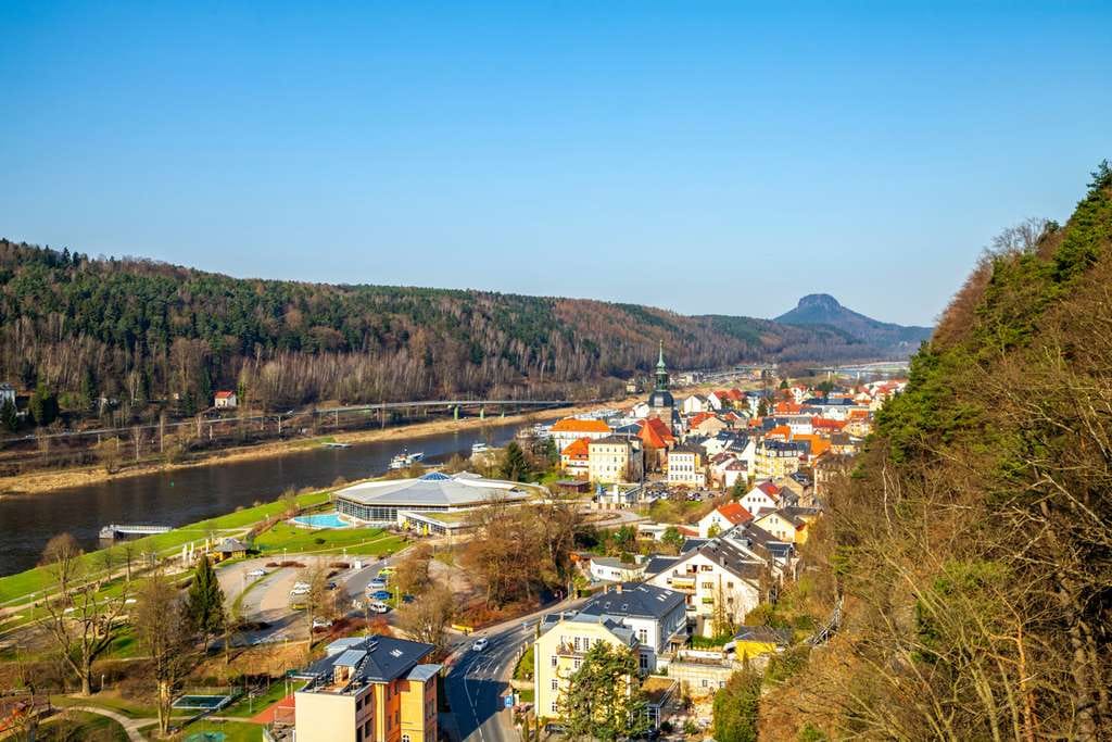 Immobilie in Bad Schandau - Attraktives Zweifamilienhaus mit Ferienwohnungen in der schönen Sächsischen Schweiz - Bild 1