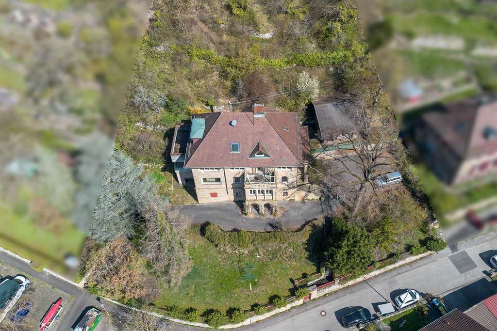 Immobilie in Maulbronn - Herrschaftliche Villa mit viel Raum zum gestalten auf einem großen Grundstück in bester Lage - Bild 0