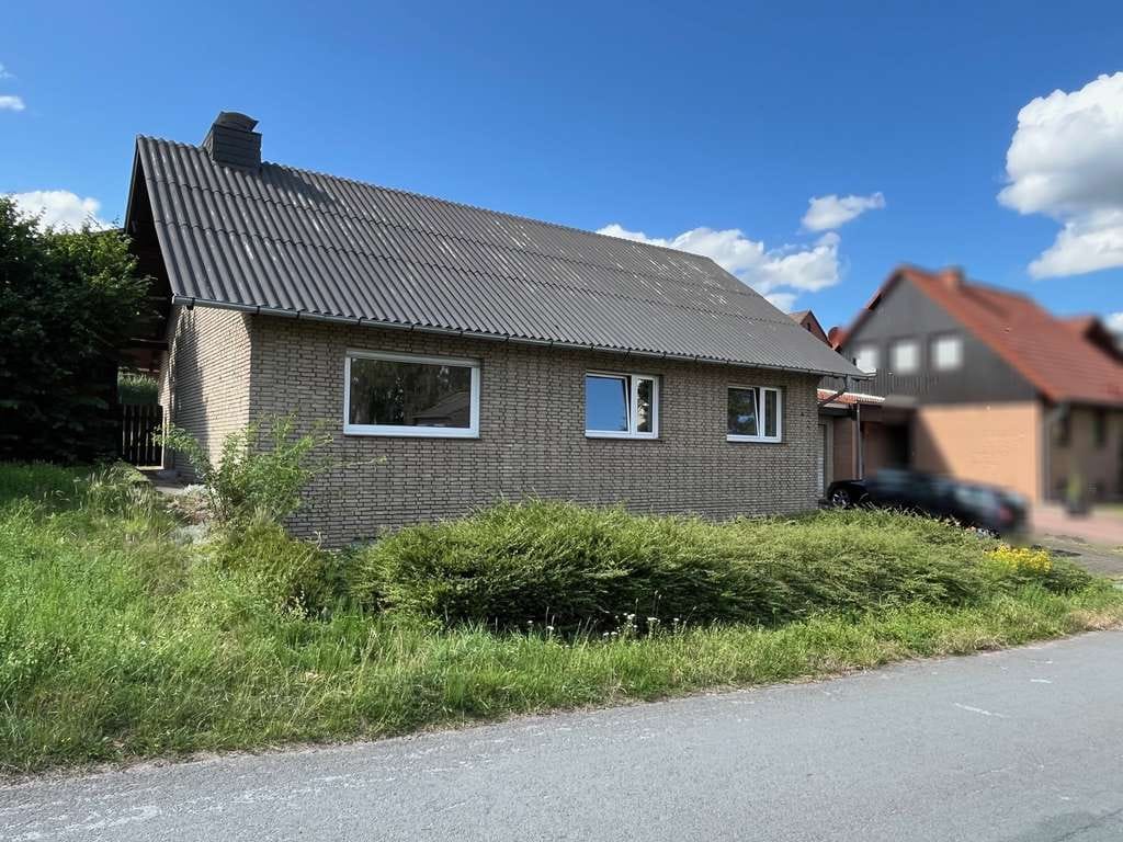 Immobilie in Auetal - Verklinkertes Einfamilienhaus mit Potential! - Bild 1
