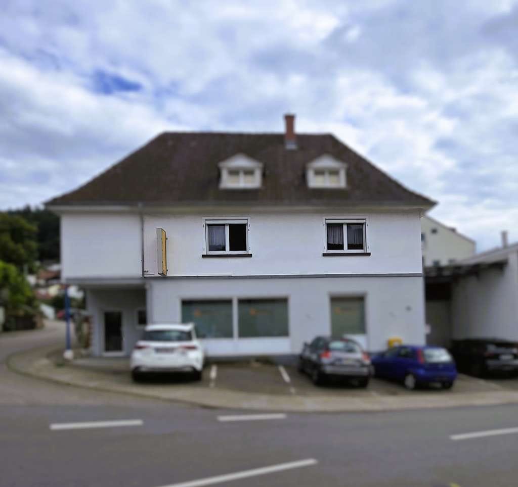 Immobilie in Eberbach - Geräumige Dreizimmerwohnung mit Entwicklungsmöglichkeiten und geringem Renovierungsbedarf. - Bild 0