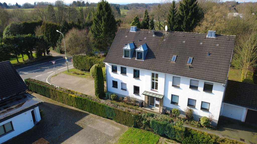 Immobilie in Leverkusen - Investieren in Burscheid: Mehrfamilienhaus mit 6 Parteien - Bild 1