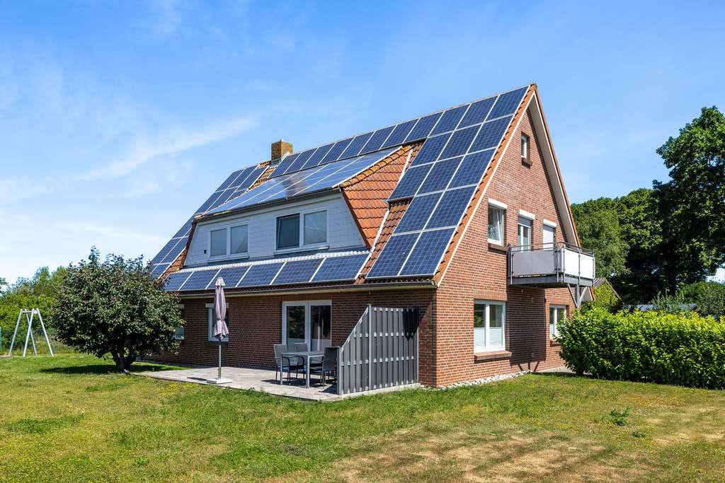 Immobilie in Fehmarn - Zwei Ferienhäuser mit 7 Wohneinheiten - Bild 1