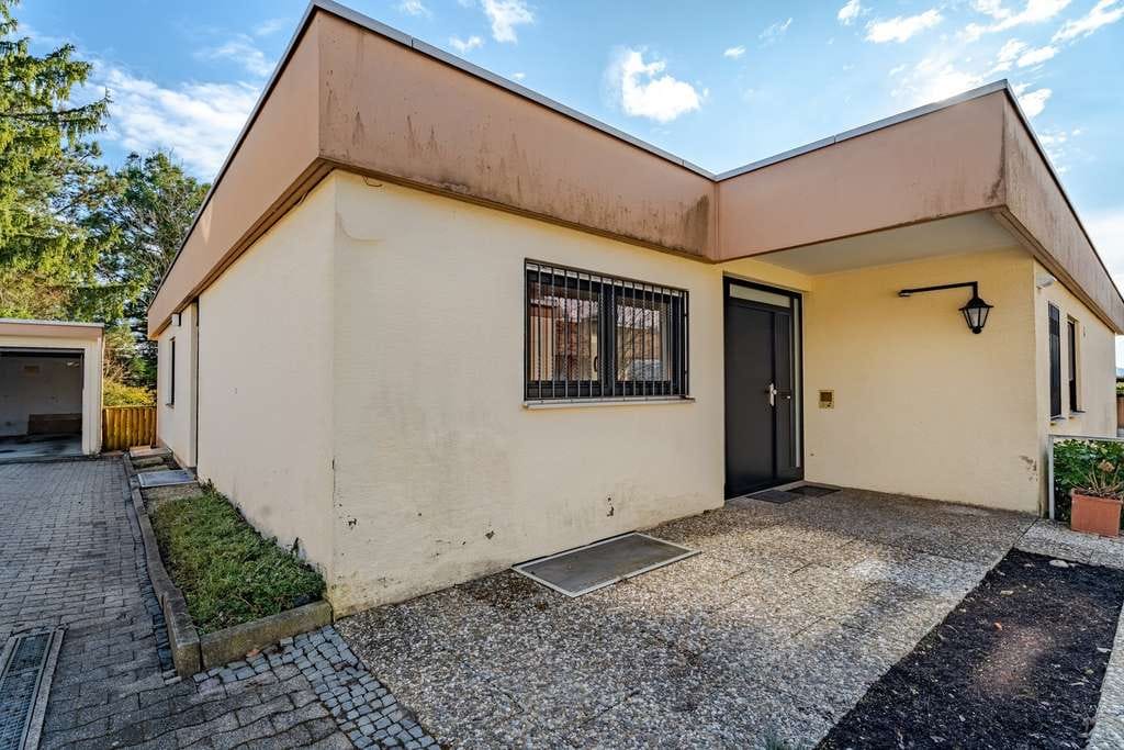 Immobilie in Konstanz - Ebenerdiger Zugang, ruhige Lage – leerstehende und großzügige 5,5-Zimmer-Terrassenwohnung! - Bild 2
