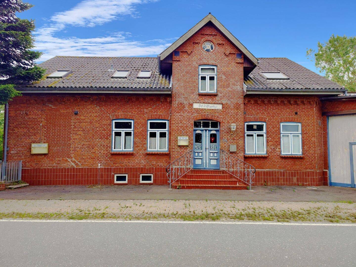 Immobilie in Dagebüll - Historisches Gebäude mit 3 Wohnungen und Scheune, Stall und Weidefläche/Pferdekoppel - in Dagebüll / Nordsee !- Sanierungsbedürftig- neuer Preis !!! - Bild 2